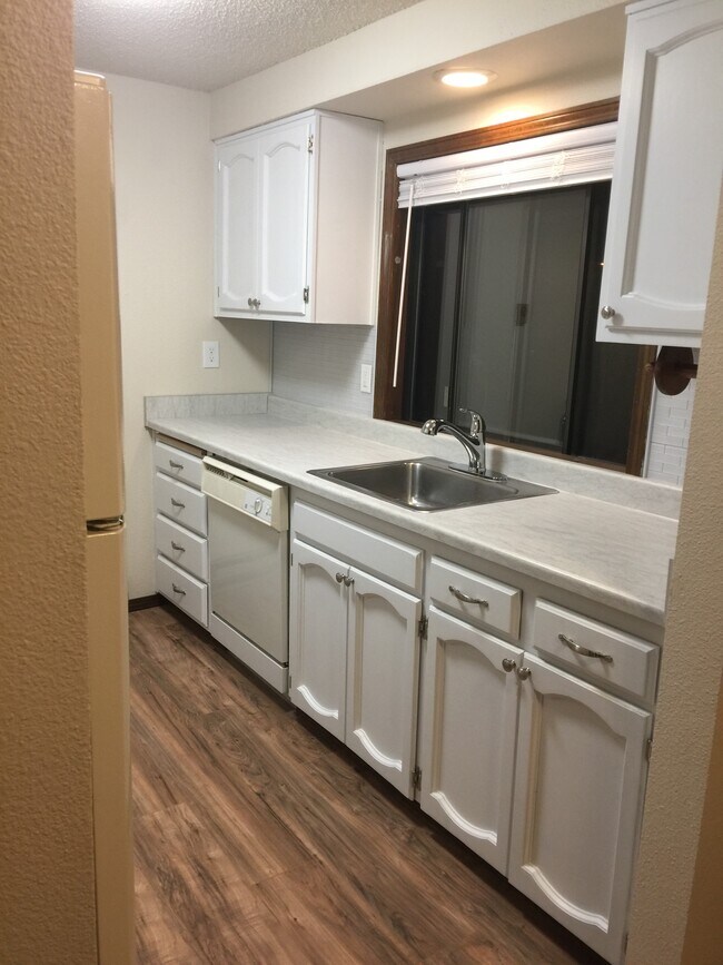 Kitchen - 9730 Southeast Claybourne Street