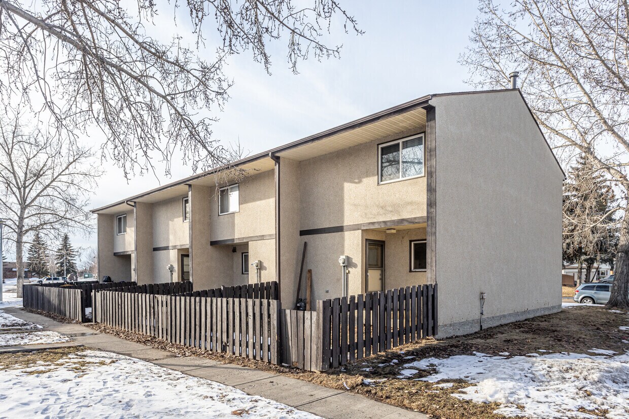 Building Photo - Kameyosek I