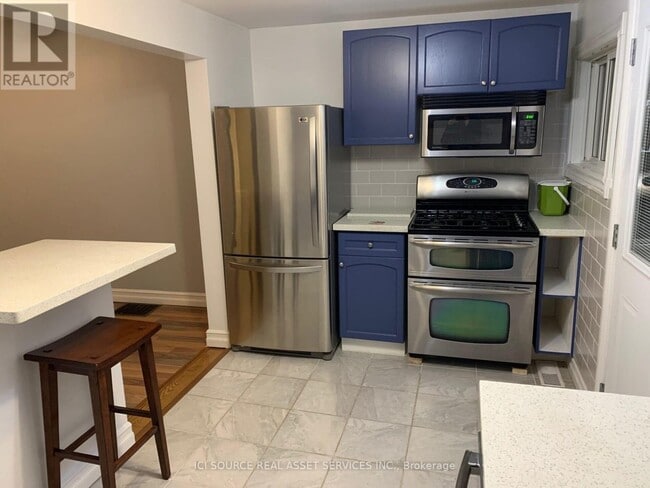 Building Photo - 103 Macaulay St E