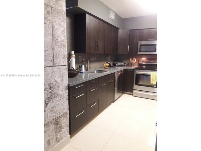 Foto del edificio - 3600 Mystic Pointe Dr