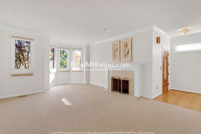 Building Photo - Classic Three Bedroom Escape in Northwest ...