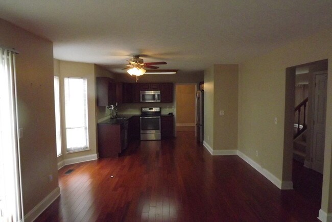 Building Photo - Spacious 4 Bed 2 Bath Huber Heights Home!
