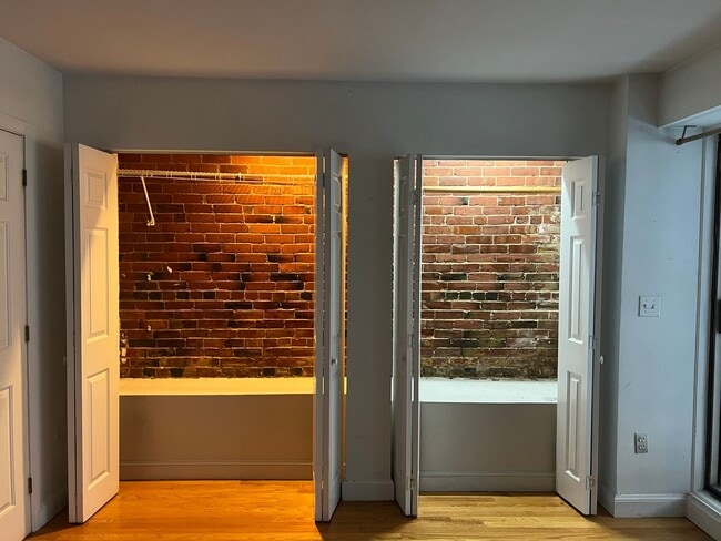 Building Photo - South End 2 Bed Available now - In Unit La...