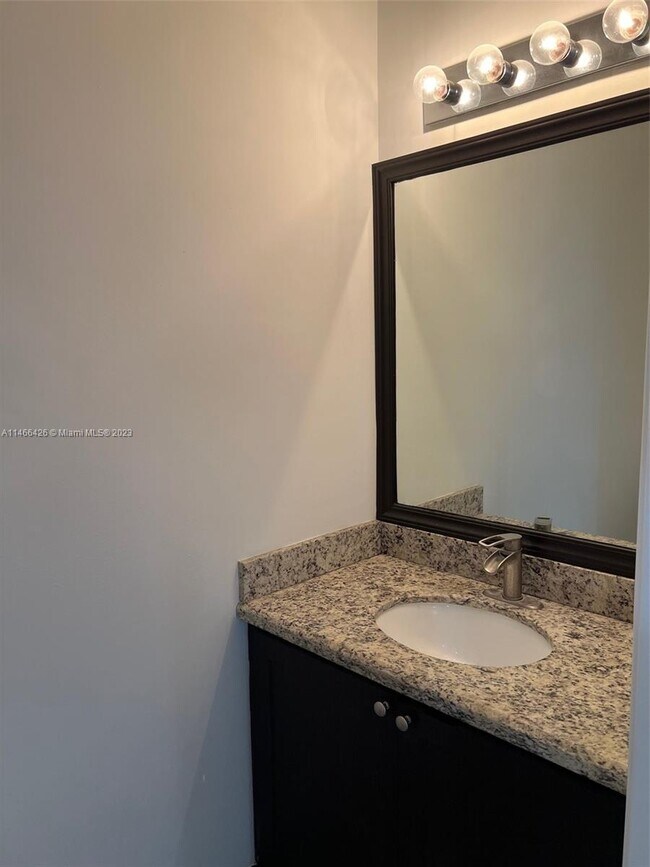 Building Photo - 4202 Vineyard Cir