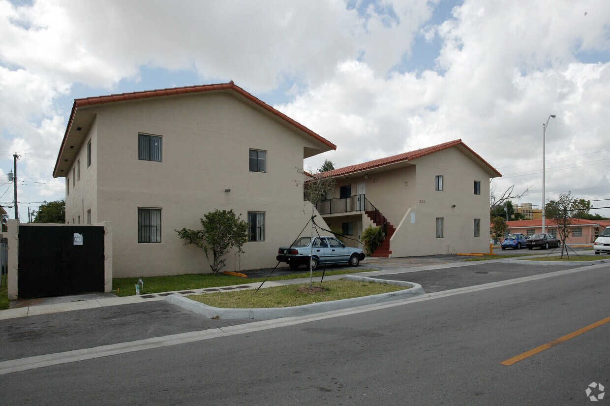 Foto del edificio - 200 E 8th St