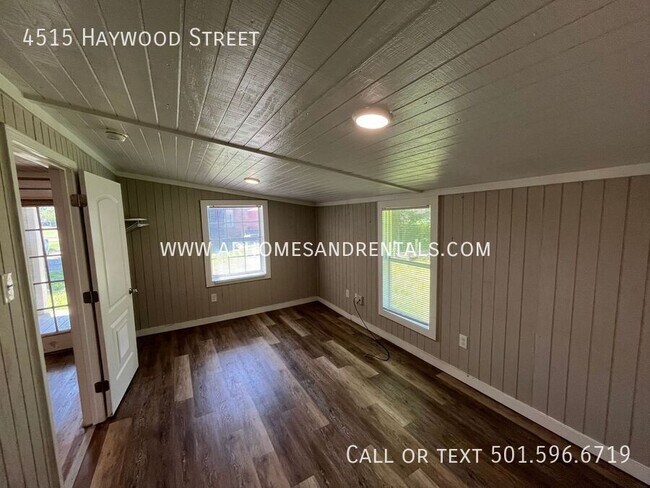 Foto del edificio - 4515 Haywood St