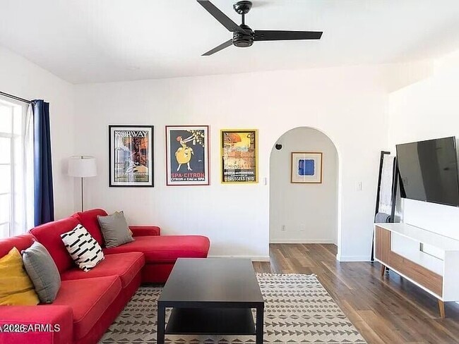 Foto del edificio - 5402 E Windsor Ave