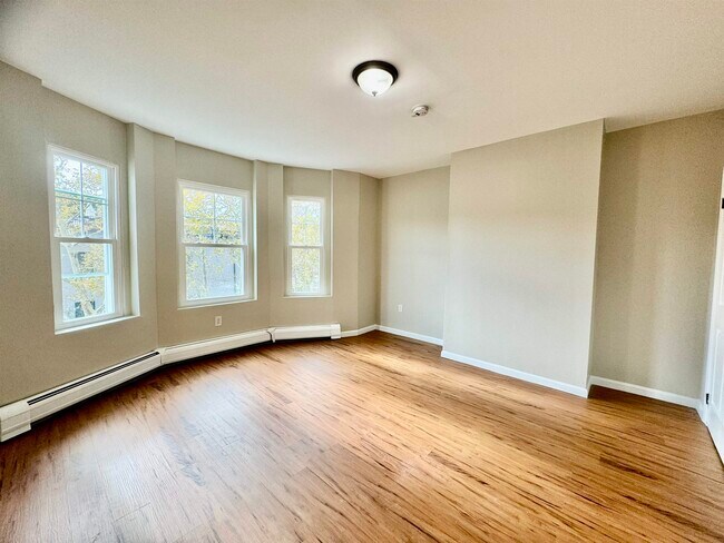 Building Photo - 56 Ravine Ave
