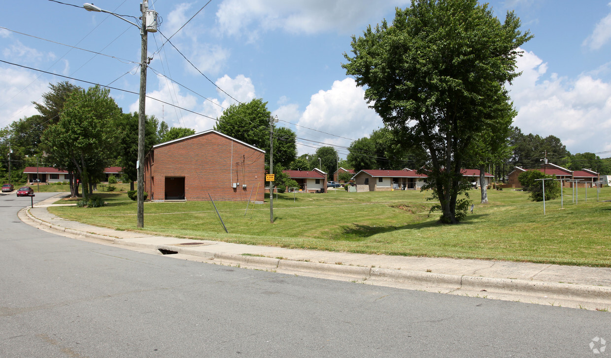 Building Photo - Lee Garden Apartments