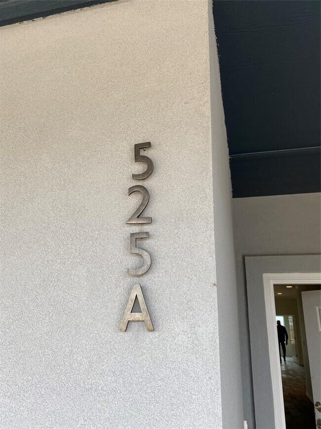 Foto del edificio - 525 CR 306