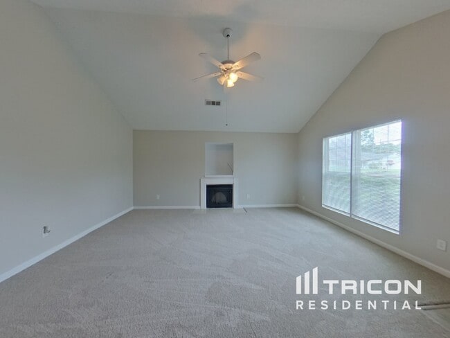 Building Photo - 1400 Meadow Ct
