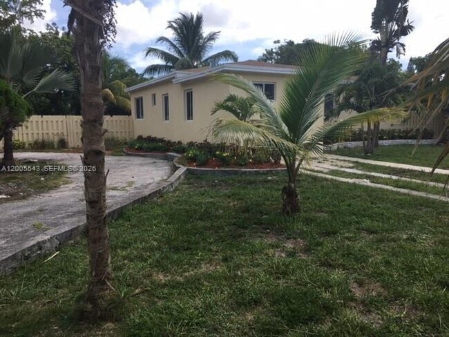 Foto del edificio - 805 NE 138th St