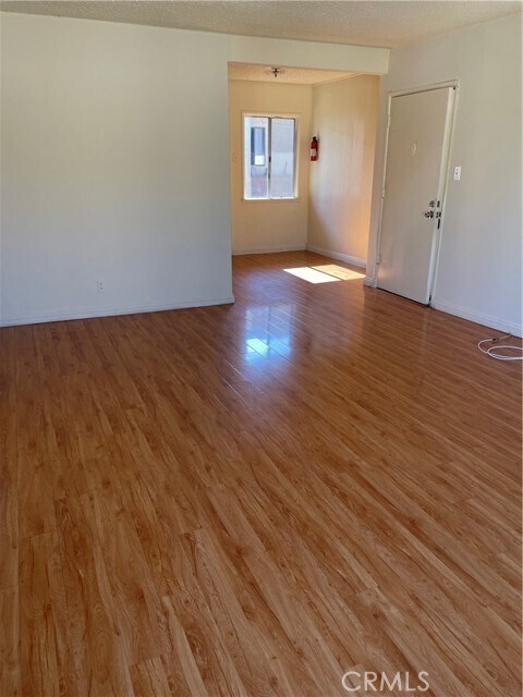 Foto del edificio - 1327 W Anaheim St