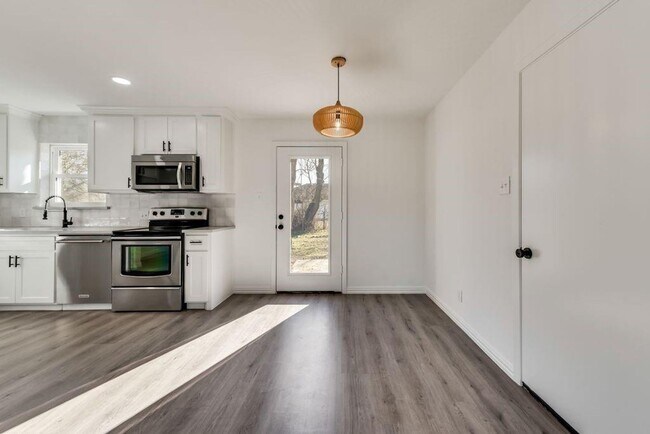 Foto del edificio - Fully remodeled and upgraded 3br home only...