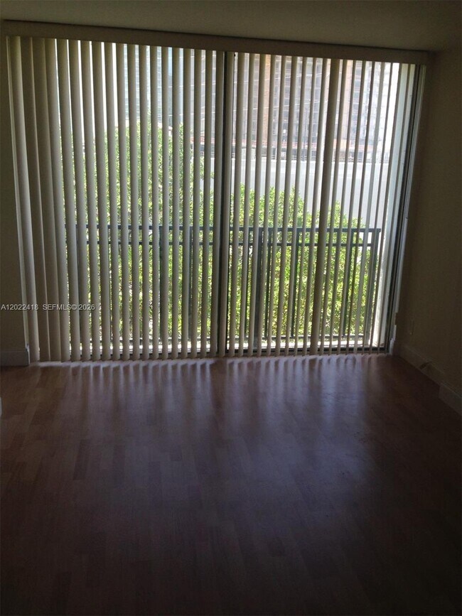 Foto del edificio - 16909 N Bay Rd