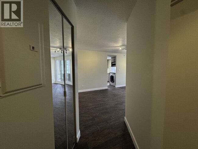 Building Photo - 1166 Melville St