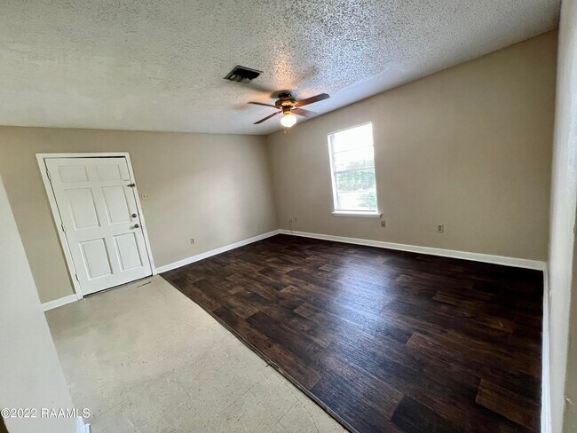 Foto del edificio - 403 Vieux Orleans Cir