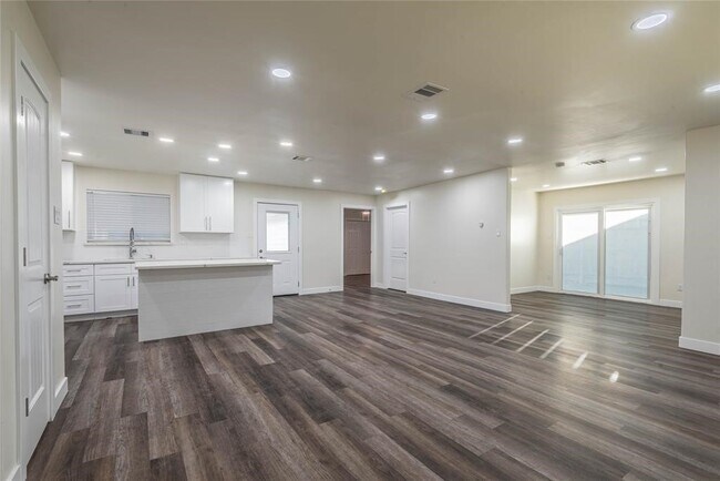 Building Photo - 6003 De Moss Dr