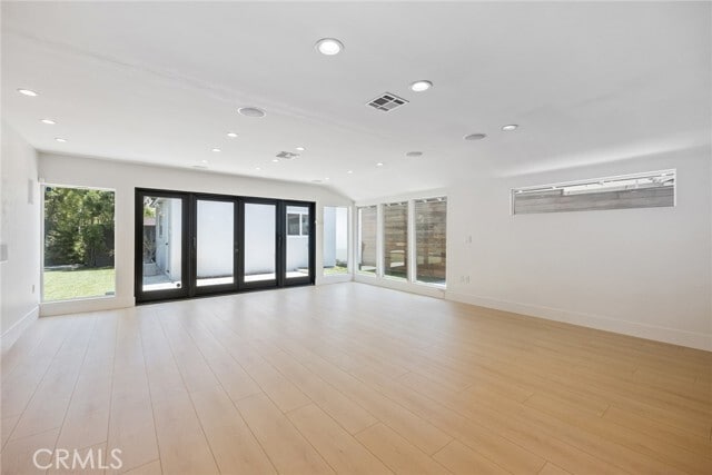 Building Photo - 2900 Overland Ave