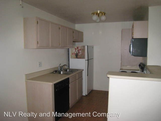 Building Photo - 5261 Lindell Rd