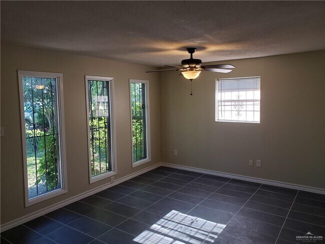 Building Photo - 3421 Ivy Ave