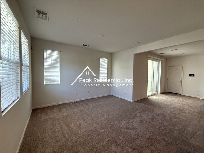 Foto del edificio - Still looks new in Natomas 3-bedroom