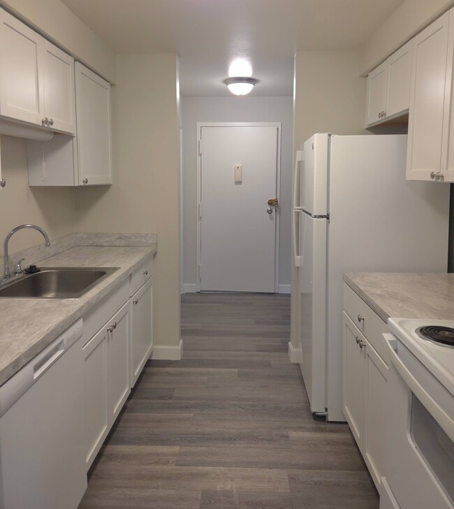 Building Photo - Cedarwood Crossings