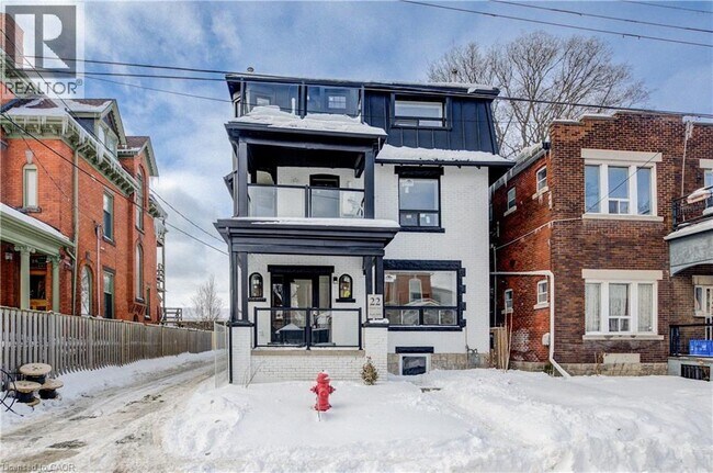 Building Photo - 22 Grant Ave