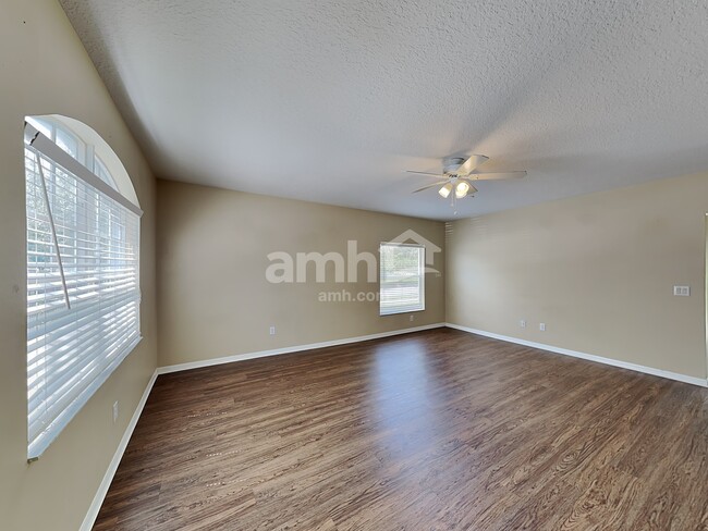 Foto del edificio - 11002 Newbridge Drive