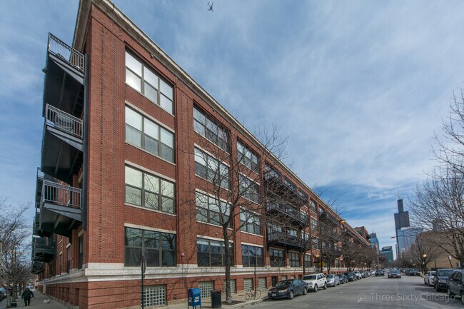 Foto del edificio - 1040 W Adams St