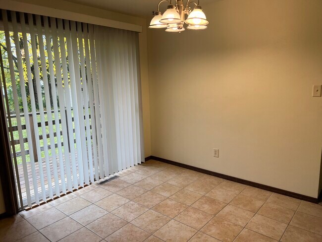 Foto del edificio - 2606 Sherry Ln