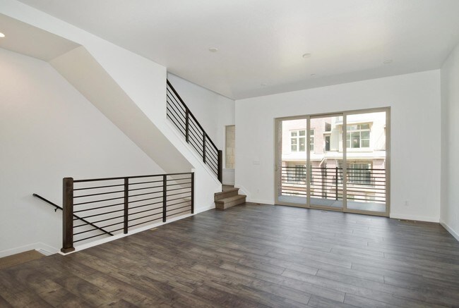 Building Photo - Immaculate 3BD/3.5BA Downtown Superior Pai...