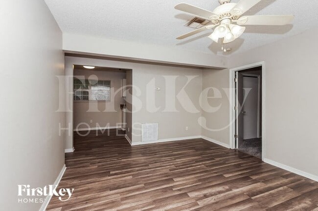 Foto del edificio - 830 Burland St