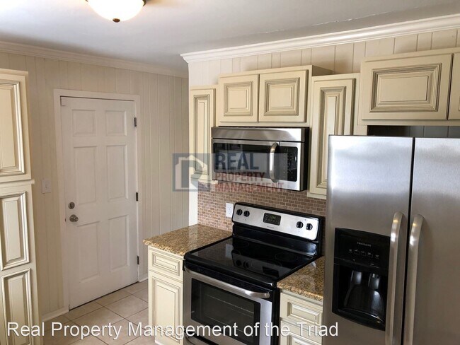 Building Photo - 3 br, 2 bath House - 1104 Madison Ave.