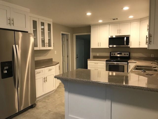Building Photo - Newly Renovated 2 bed 1 bath for rent