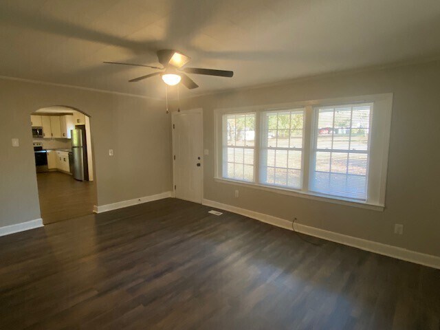 Foto del edificio - 371 Cavel Chub Lake Rd