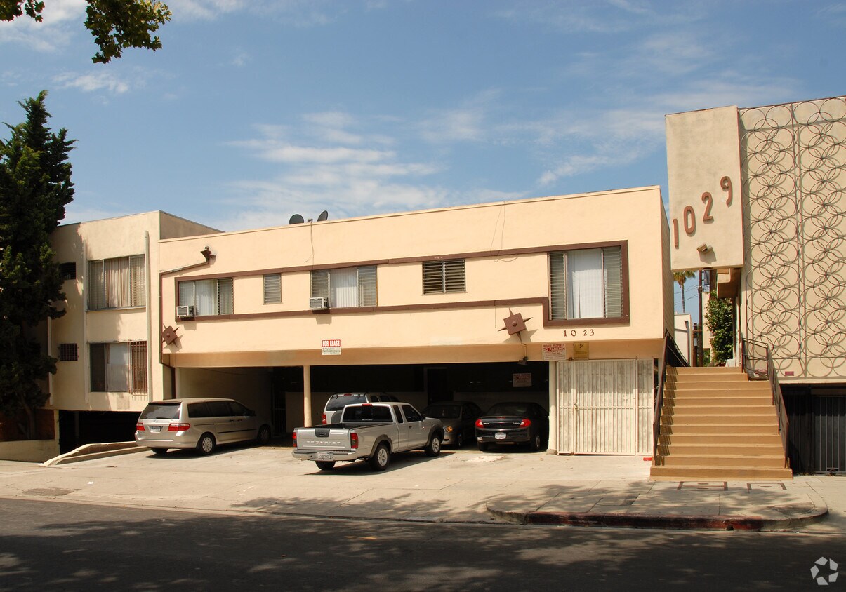 Foto principal - 1023 N Hayworth Ave