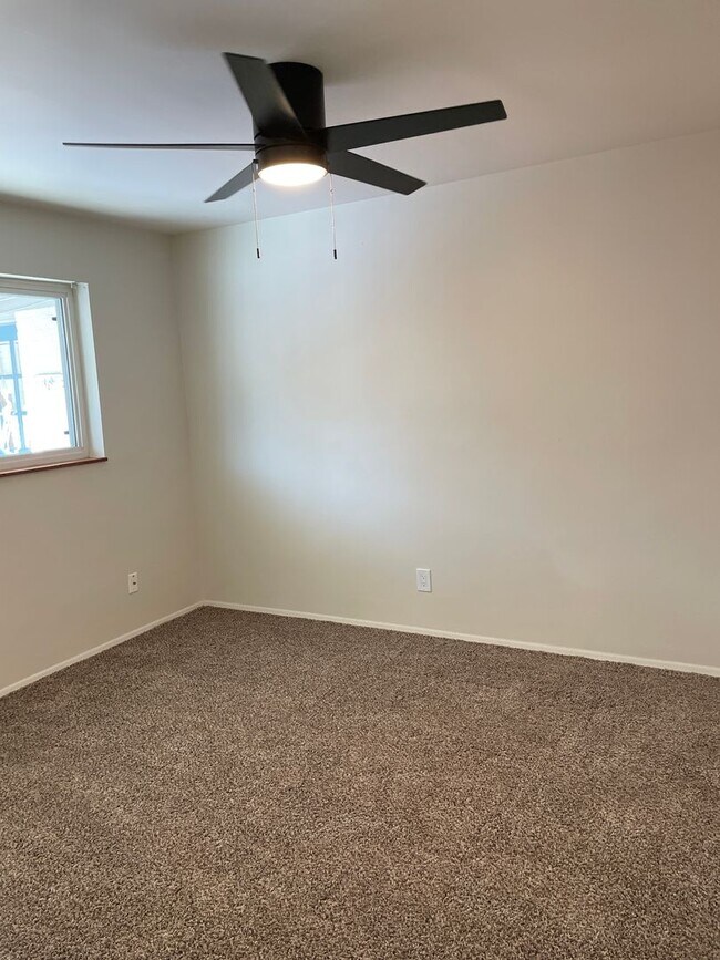 Foto del edificio - Great 2 Bed 1 Bath Speer/ Country Club