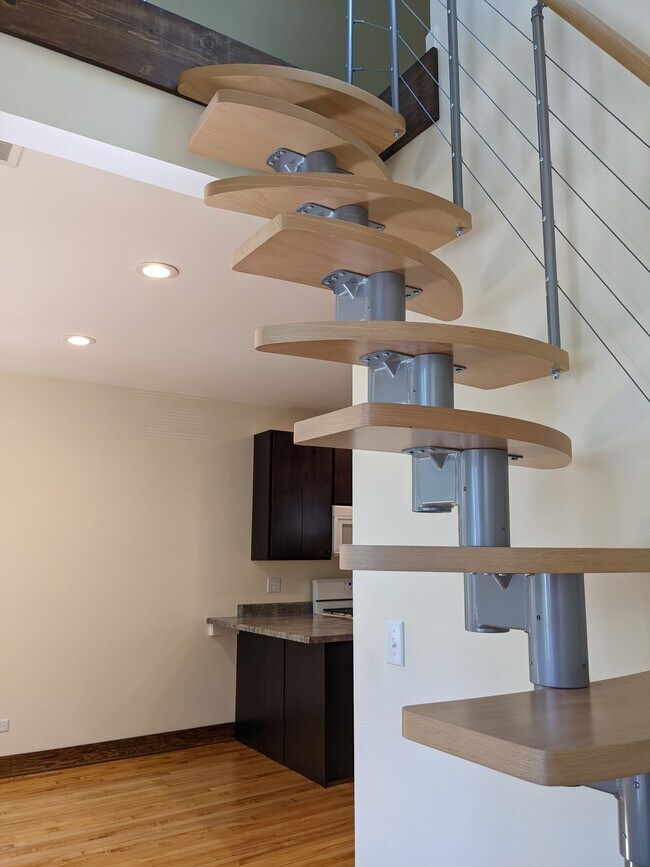 Building Photo - 2122