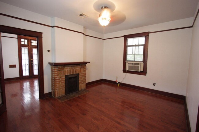 1 Bed. facing front liv rm - 214 N Anthony St