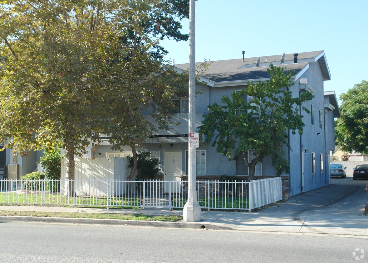 Building Photo - 4040 Brunswick Ave