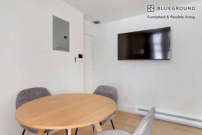 Foto del edificio - 236 W 15th St