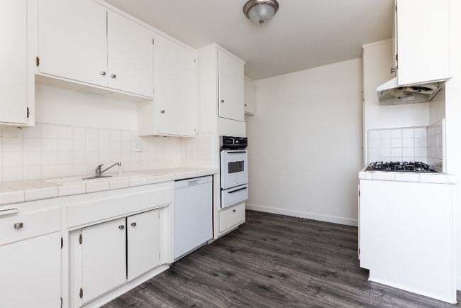 Photo - 410 W Regent St Apartment