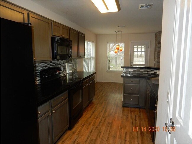 Foto del edificio - 320 King Elder Lane, Leander, TX 78641 - 4...