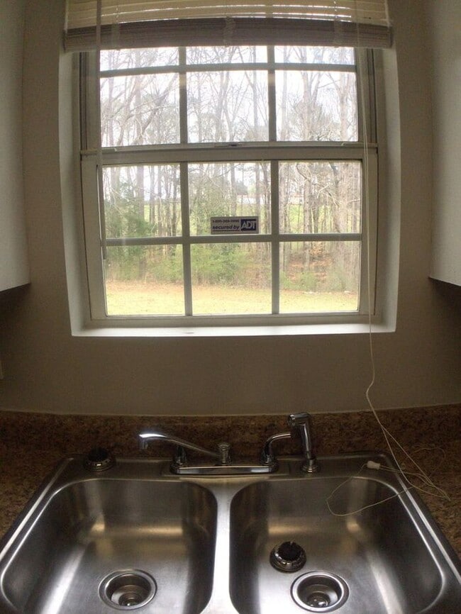 Building Photo - 133 Michelle Dr