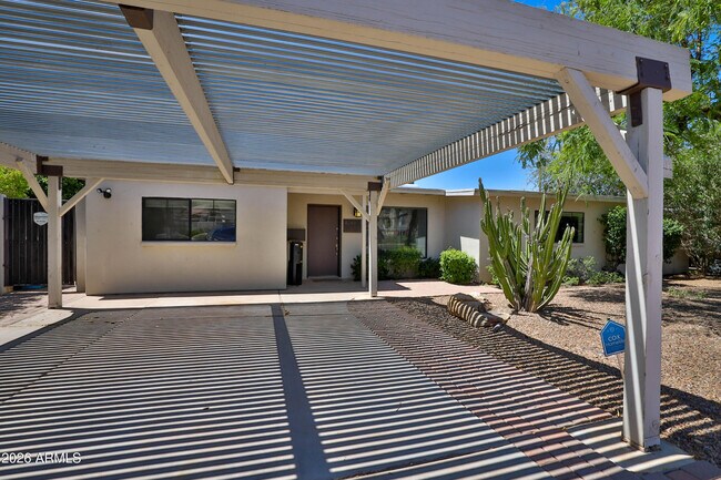 Foto del edificio - 4243 E Campbell Ave