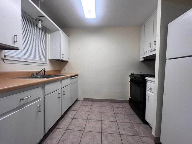 Building Photo - 3720 Rock Brook Dr