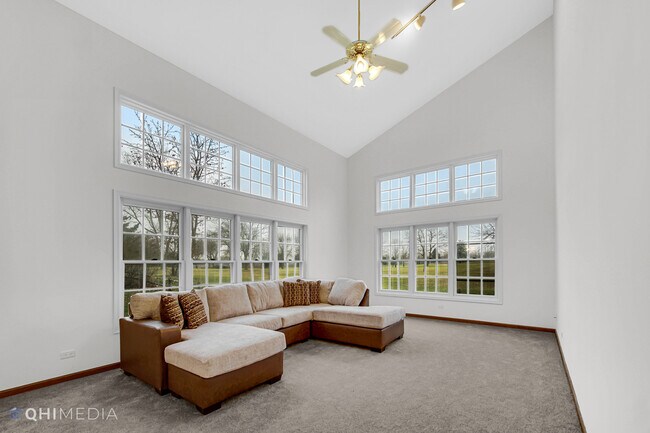 Building Photo - 1456 Della Dr