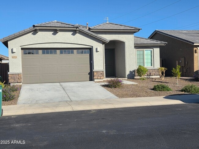 Building Photo - 16924 W Echo Ln