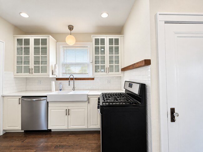 Building Photo - 43 Estella Ave